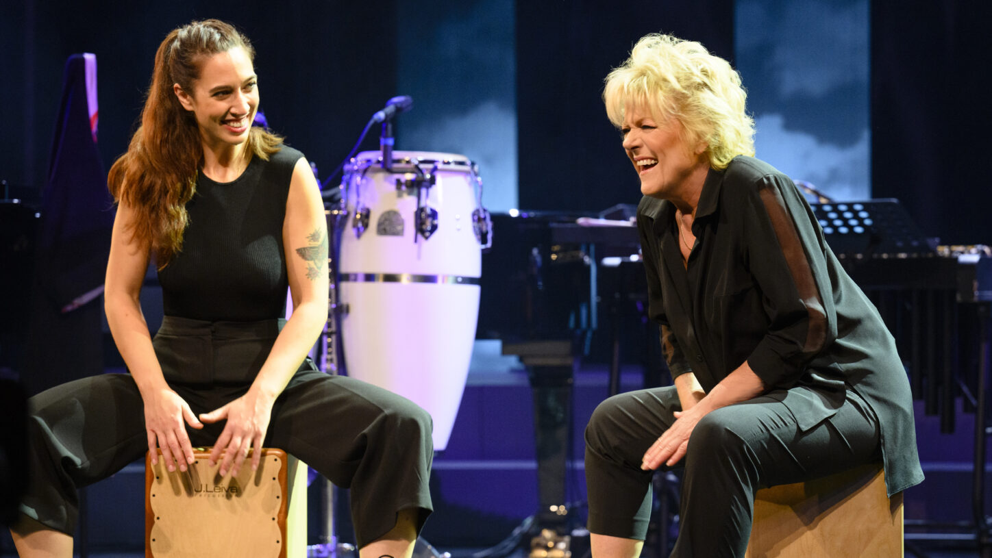 Maria Martinez met Simone Klijnsma